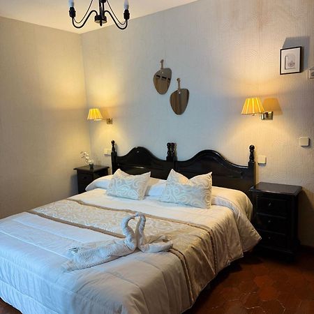 El Valle Hostal Restaurante La Pradera de Navalhorno ภายนอก รูปภาพ