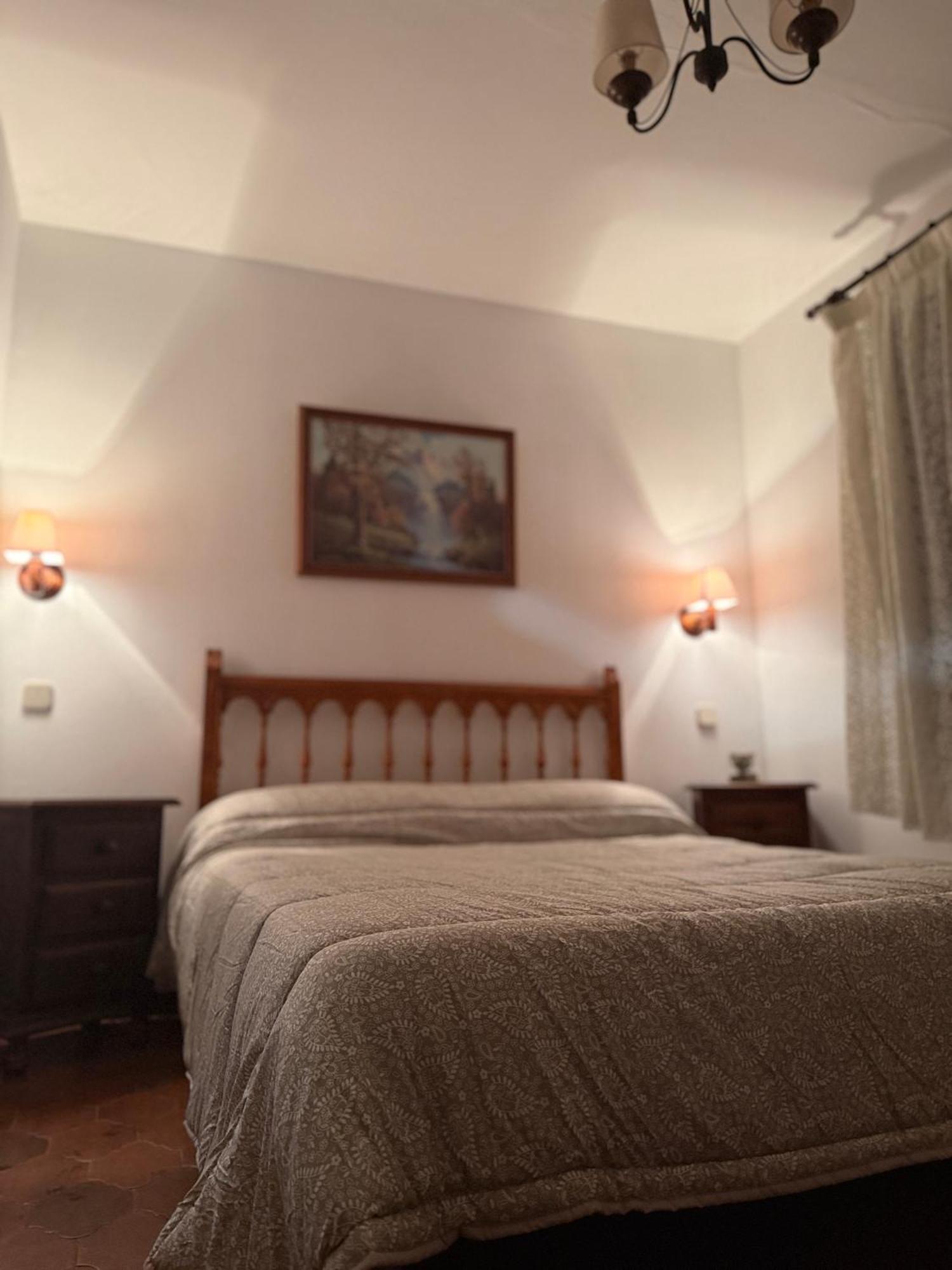 El Valle Hostal Restaurante La Pradera de Navalhorno ภายนอก รูปภาพ
